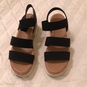 Universal Thread Strapped Platforms